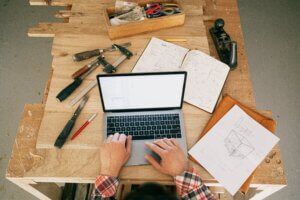 Handwerkersoftware in der Werkstatt